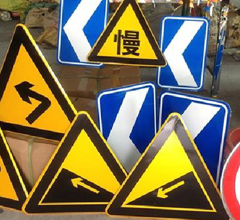  泸县标识标牌中颜色的确定是很重要的。