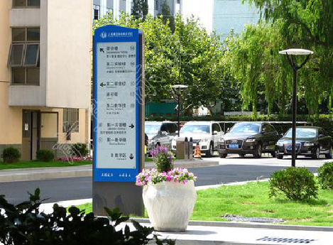  泸县哪些因素影响宣传栏的制作？